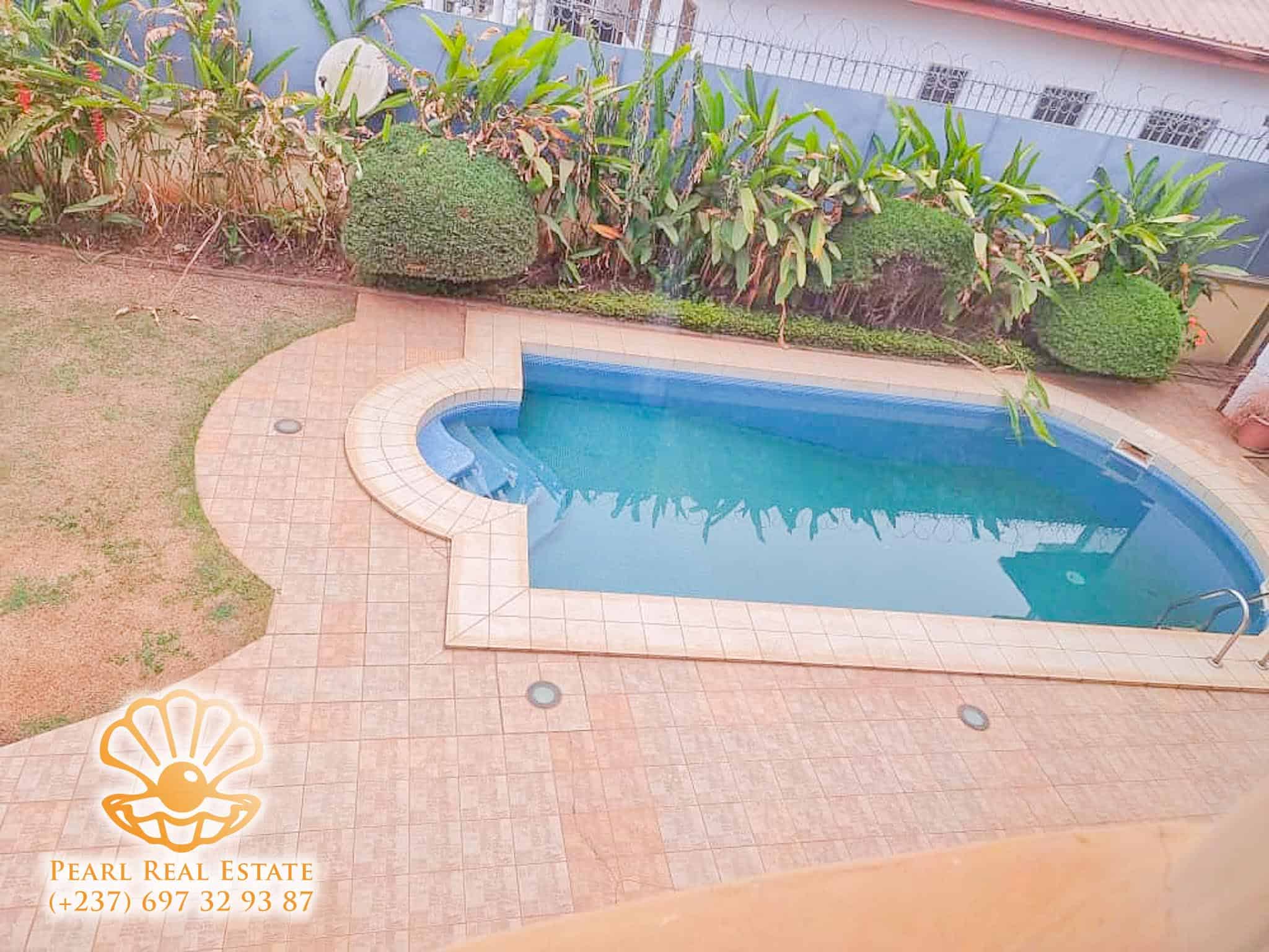 Maison (Villa) à louer - Yaoundé, Bastos, Golf - 1 salon(s), 4 chambre(s), 3 salle(s) de bains - 4 000 000 FCFA / mois