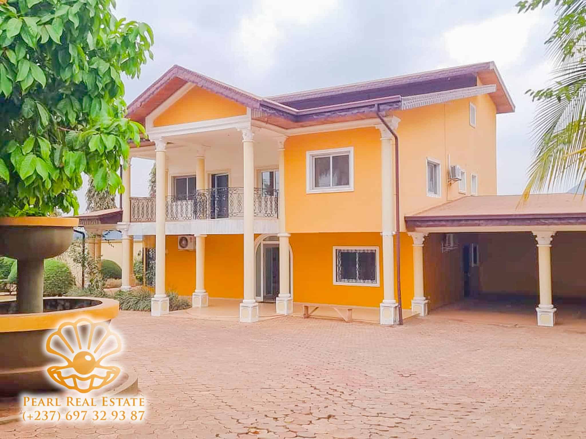 Maison (Villa) à louer - Yaoundé, Bastos, Golf - 1 salon(s), 4 chambre(s), 3 salle(s) de bains - 4 000 000 FCFA / mois