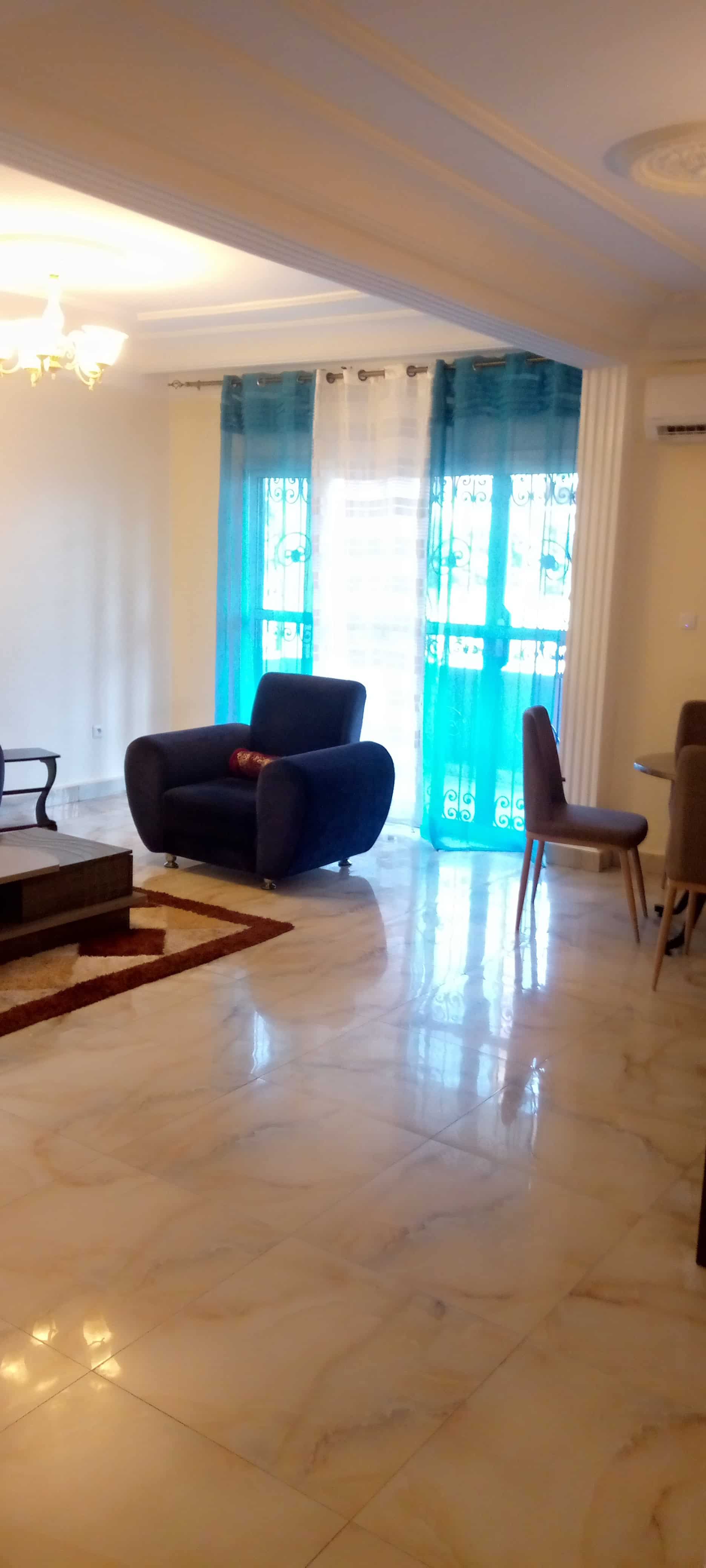 Appartement à louer - Yaoundé, Bastos, Bastos - 1 salon(s), 2 chambre(s), 3 salle(s) de bains - 1 500 000 FCFA / mois