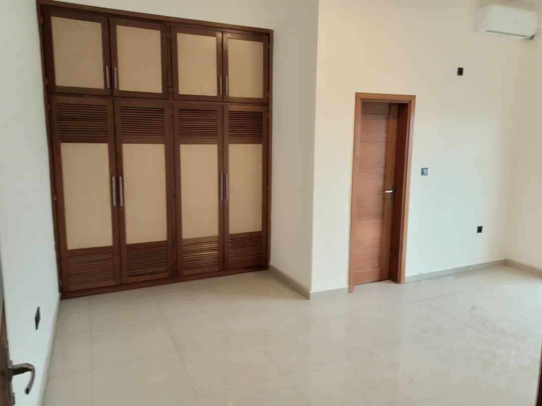 Appartement à louer - Douala, Deido, Deido - 1 salon(s), 2 chambre(s), 1 salle(s) de bains - 450 000 FCFA / mois