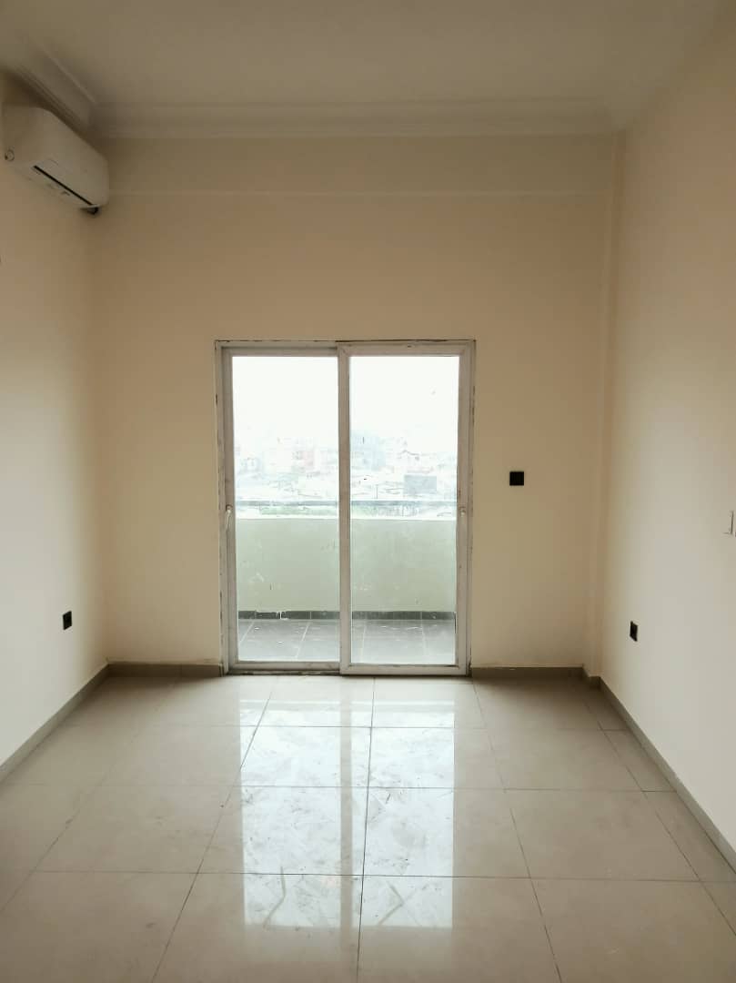 Appartement à louer - Douala, Deido, Deido - 1 salon(s), 2 chambre(s), 1 salle(s) de bains - 450 000 FCFA / mois