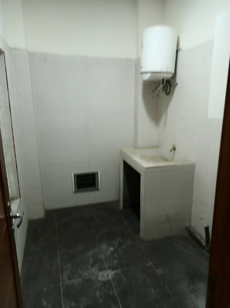 Appartement à louer - Douala, Deido, Deido - 1 salon(s), 2 chambre(s), 1 salle(s) de bains - 450 000 FCFA / mois
