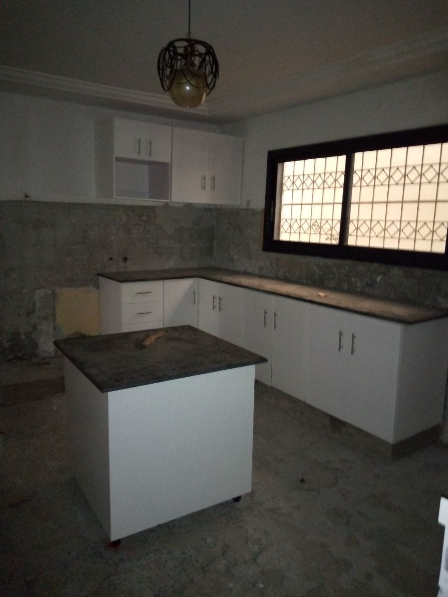Maison (Villa) à louer - Yaoundé, Bastos, Bastos - 1 salon(s), 4 chambre(s), 4 salle(s) de bains - 1 500 000 FCFA / mois
