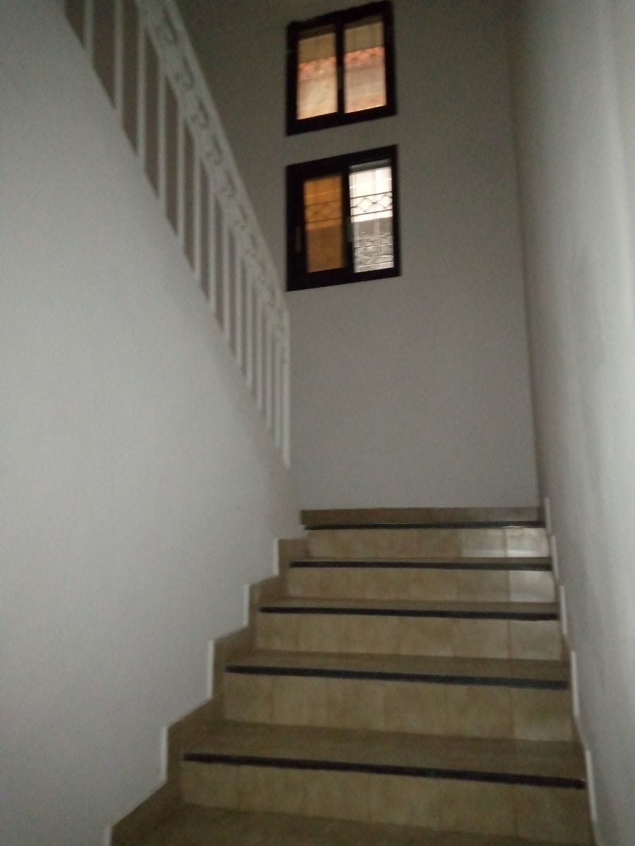 Maison (Villa) à louer - Yaoundé, Bastos, Bastos - 1 salon(s), 4 chambre(s), 4 salle(s) de bains - 1 500 000 FCFA / mois