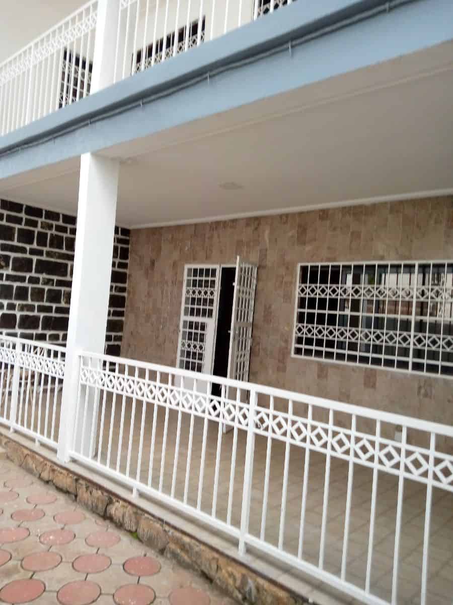 Bureau à louer à Yaoundé, Bastos, Bastos - 400 m2 - 1 500 000 FCFA