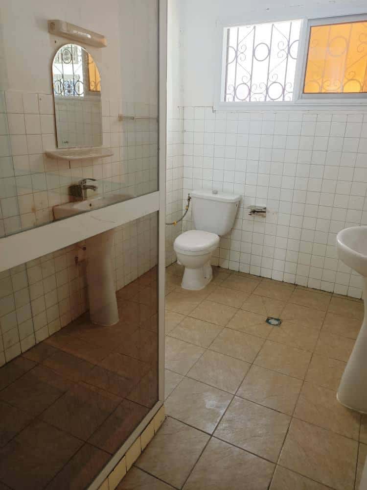 House (Villa) to rent - Yaoundé, Bastos, bastos - 1 living room(s), 3 bedroom(s), 2 bathroom(s) - 700 000 FCFA / month