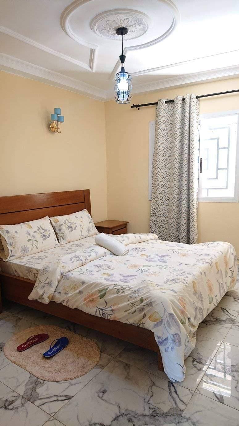 Appartement à louer - Yaoundé, Nsimeyong, nsimeyong - 1 salon(s), 2 chambre(s), 3 salle(s) de bains - 200 000 FCFA / mois