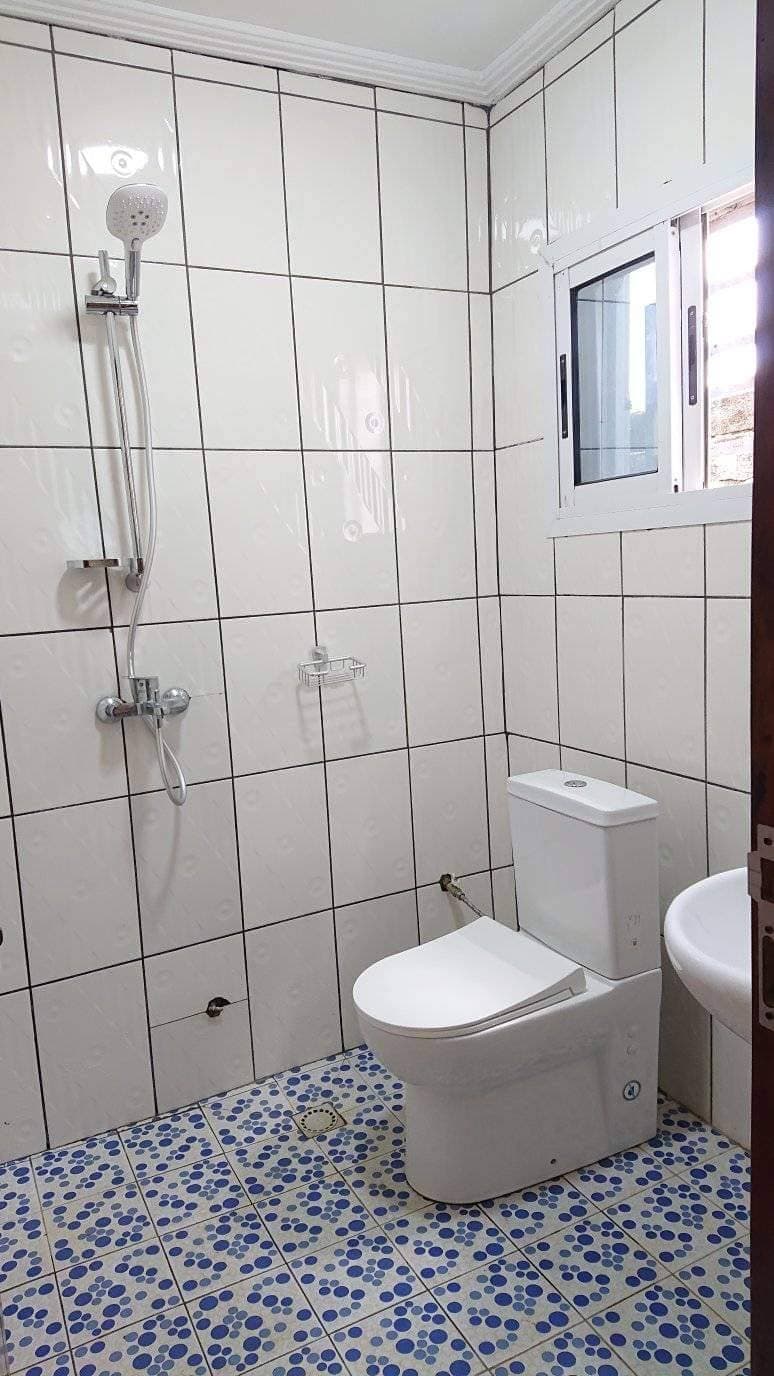 Apartment to rent - Yaoundé, Nsimeyong, nsimeyong - 1 living room(s), 2 bedroom(s), 3 bathroom(s) - 200 000 FCFA / month