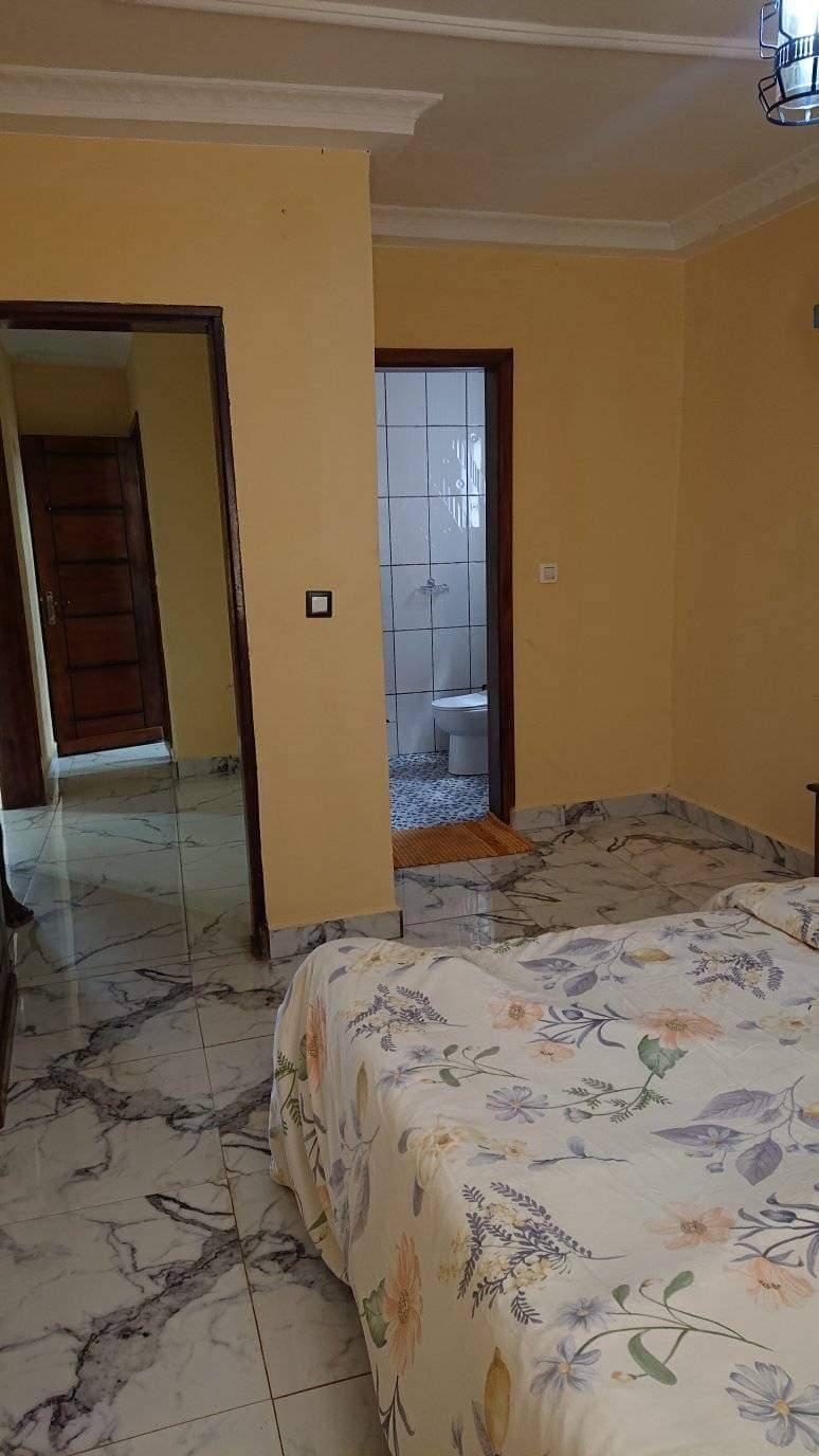 Apartment to rent - Yaoundé, Nsimeyong, nsimeyong - 1 living room(s), 2 bedroom(s), 3 bathroom(s) - 200 000 FCFA / month