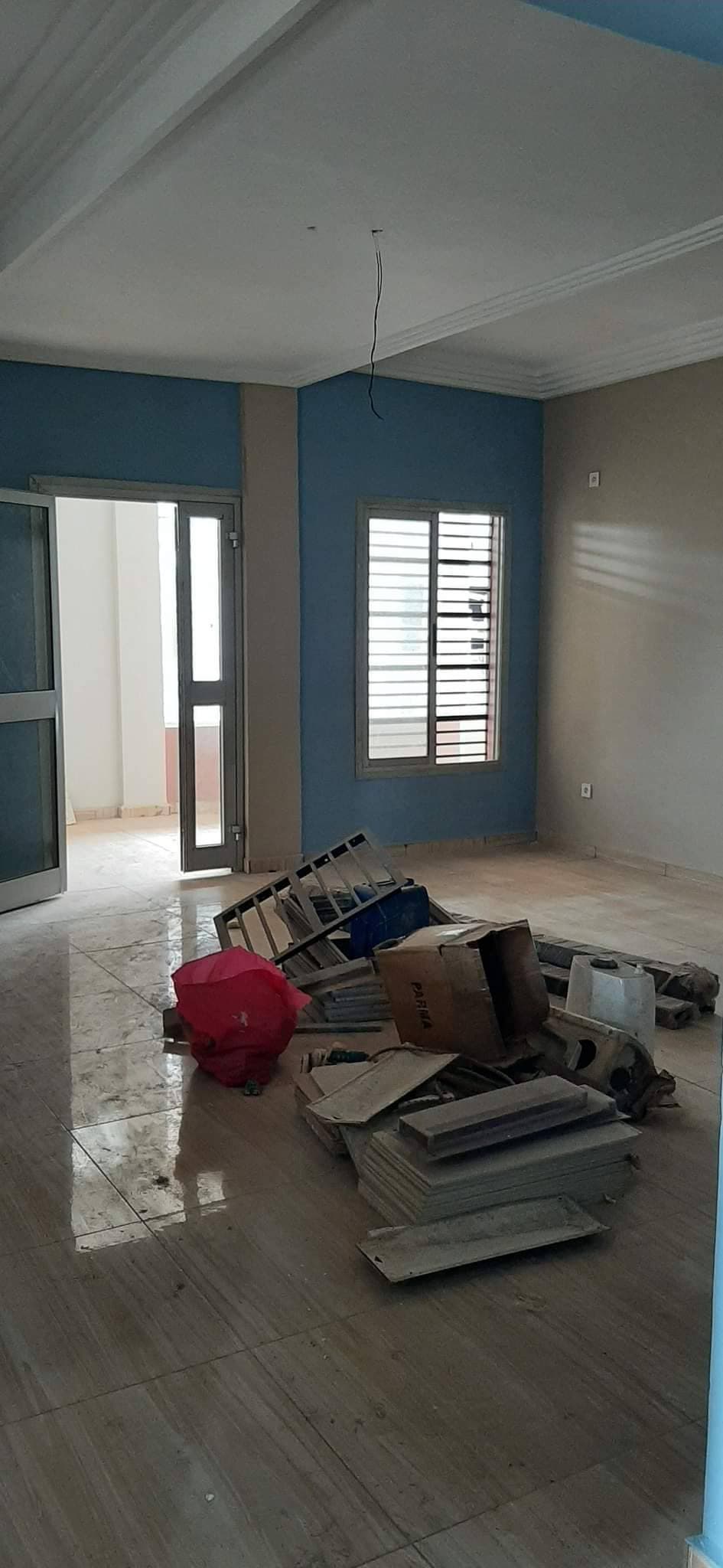 Appartement à louer - Yaoundé, Bastos, bastos - 1 salon(s), 2 chambre(s), 2 salle(s) de bains - 350 000 FCFA / mois