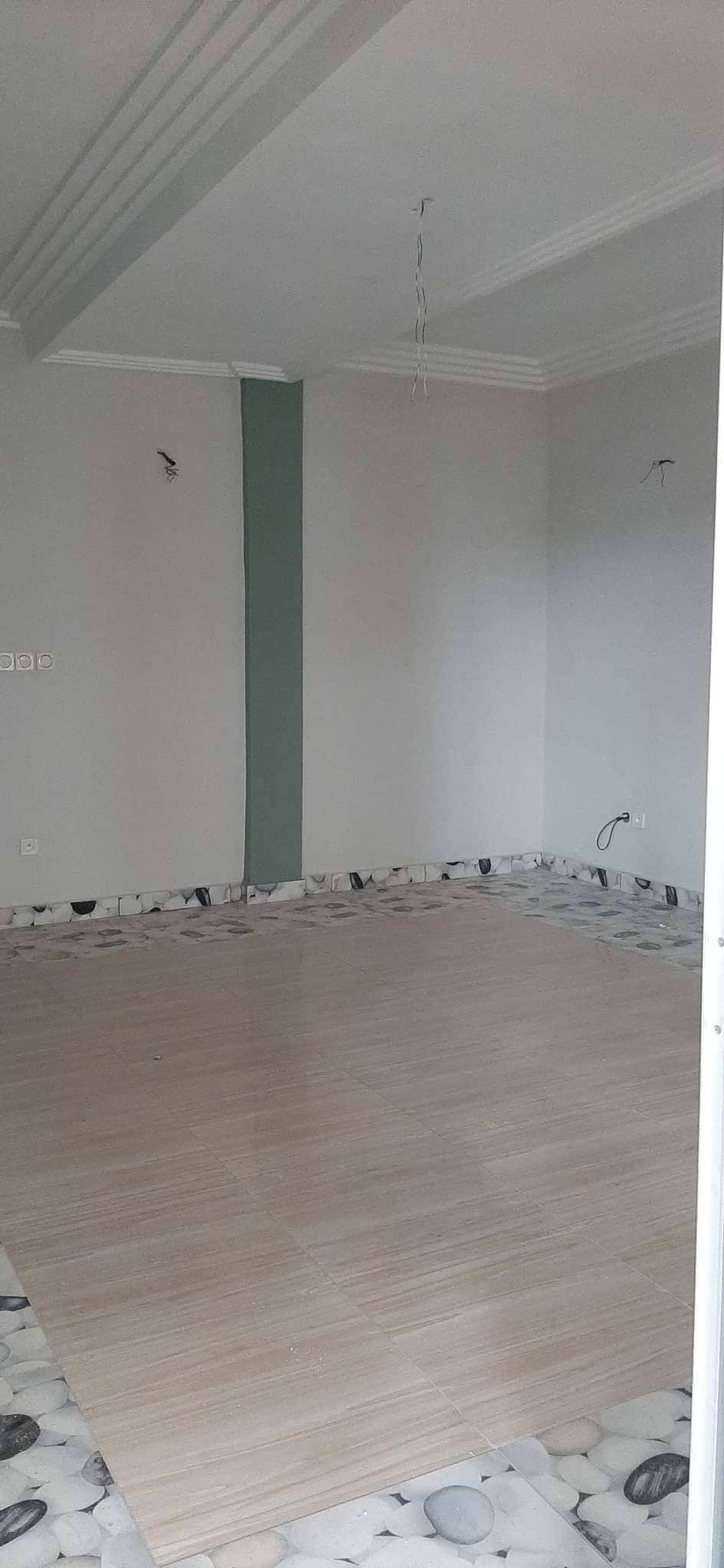 Appartement à louer - Yaoundé, Bastos, bastos - 1 salon(s), 2 chambre(s), 2 salle(s) de bains - 350 000 FCFA / mois