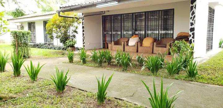 House (Villa) to rent - Yaoundé, Mfandena, omnisport - 2 living room(s), 4 bedroom(s), 3 bathroom(s) - 800 000 FCFA / month