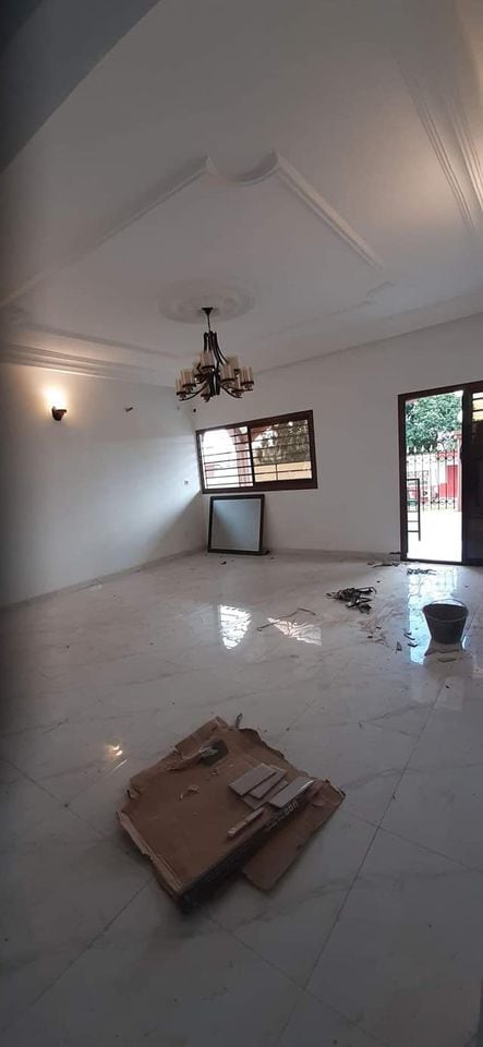 Appartement à louer - Yaoundé, Elig-essono, elig essono - 1 salon(s), 3 chambre(s), 3 salle(s) de bains - 375 000 FCFA / mois