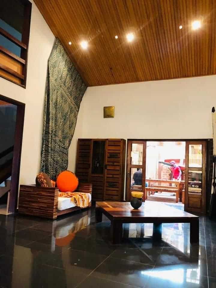 House (Villa) to rent - Yaoundé, Bastos, dragage - 2 living room(s), 6 bedroom(s), 4 bathroom(s) - 1 500 000 FCFA / month