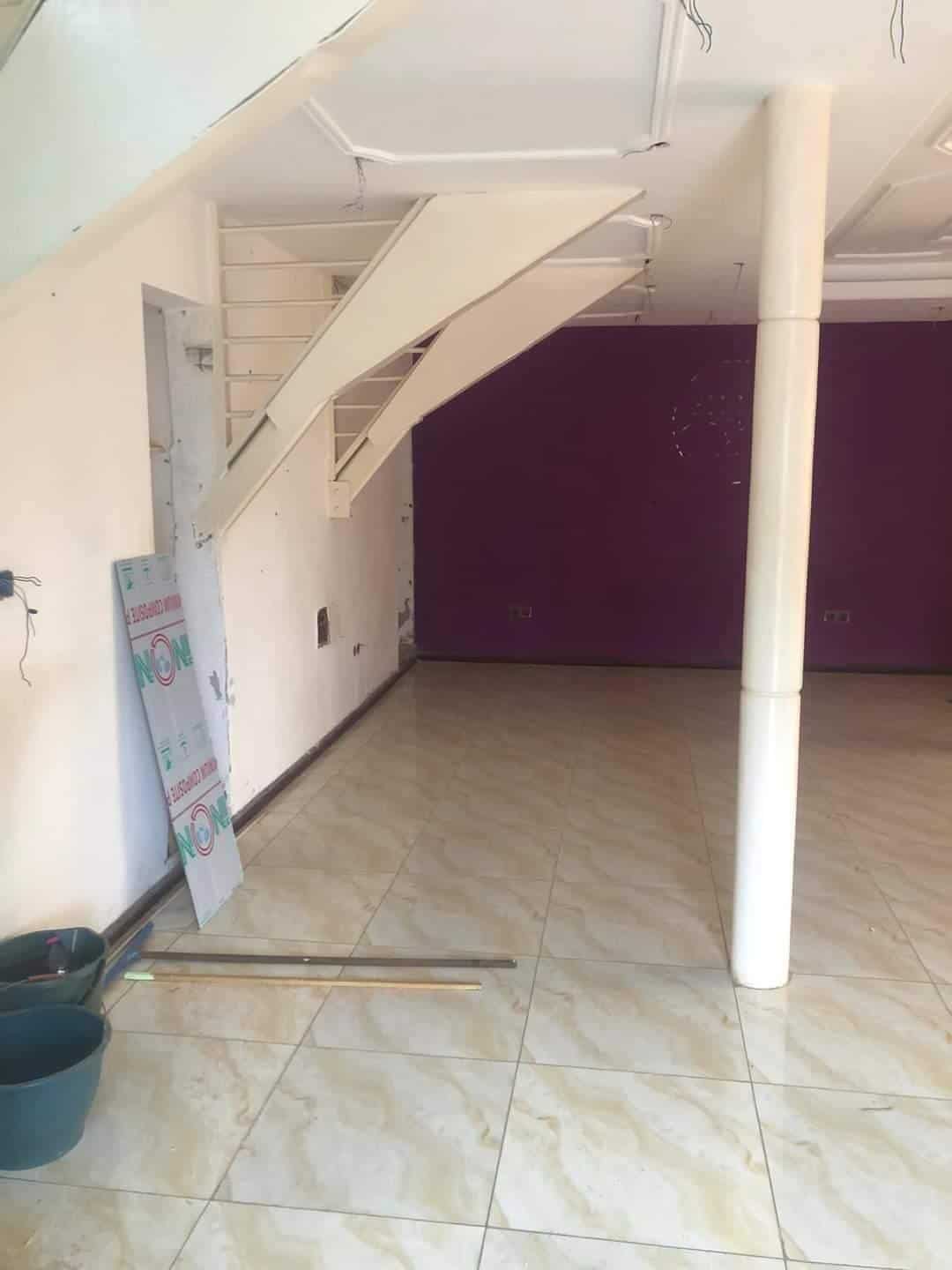 Shop to rent at Yaoundé, Bastos, bastos -  m2 - 300 000 FCFA