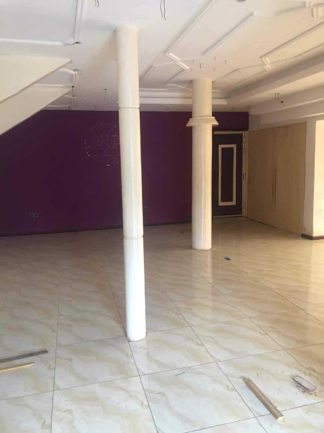 Shop to rent at Yaoundé, Bastos, bastos -  m2 - 300 000 FCFA