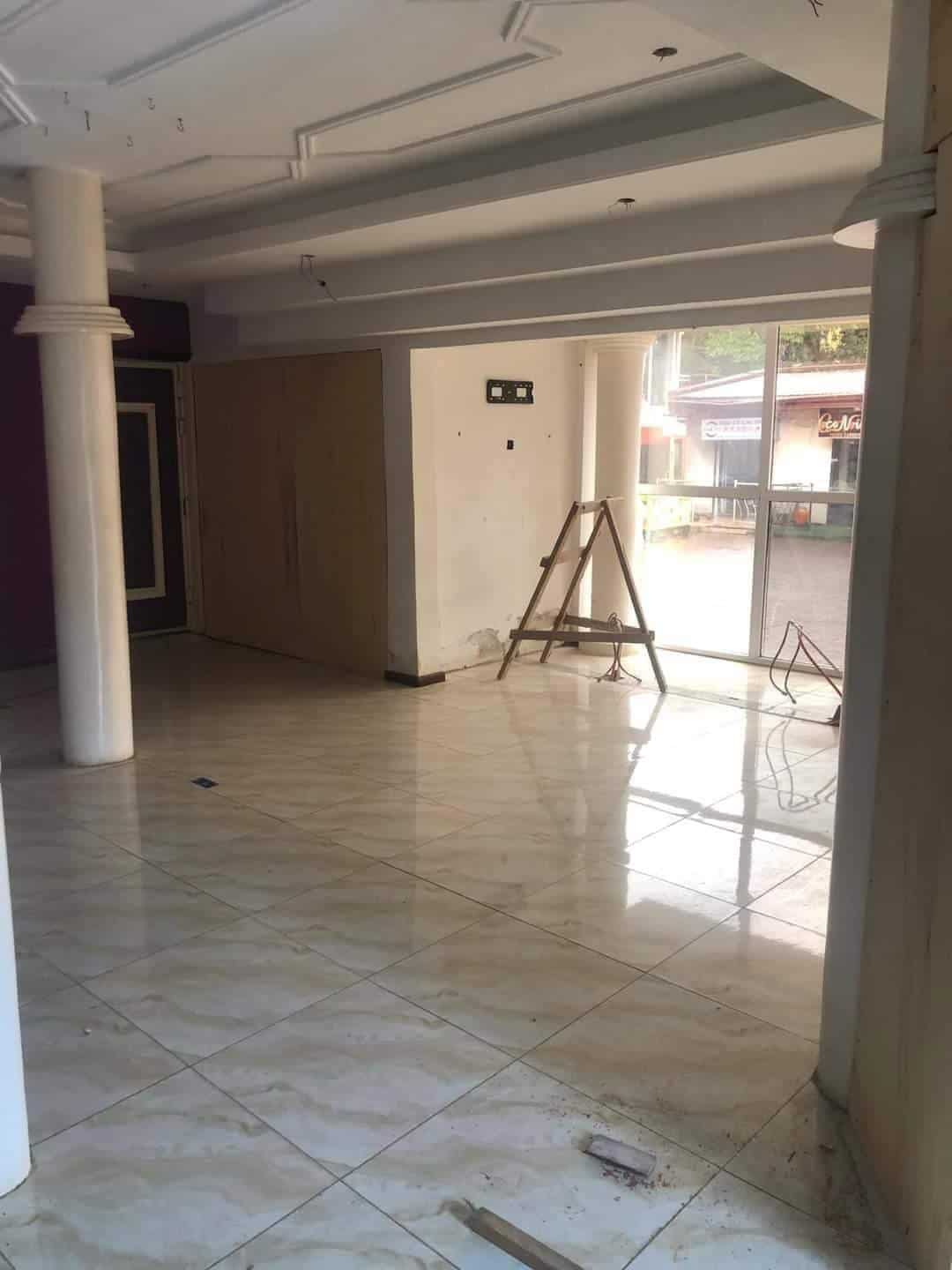 Shop to rent at Yaoundé, Bastos, bastos -  m2 - 300 000 FCFA
