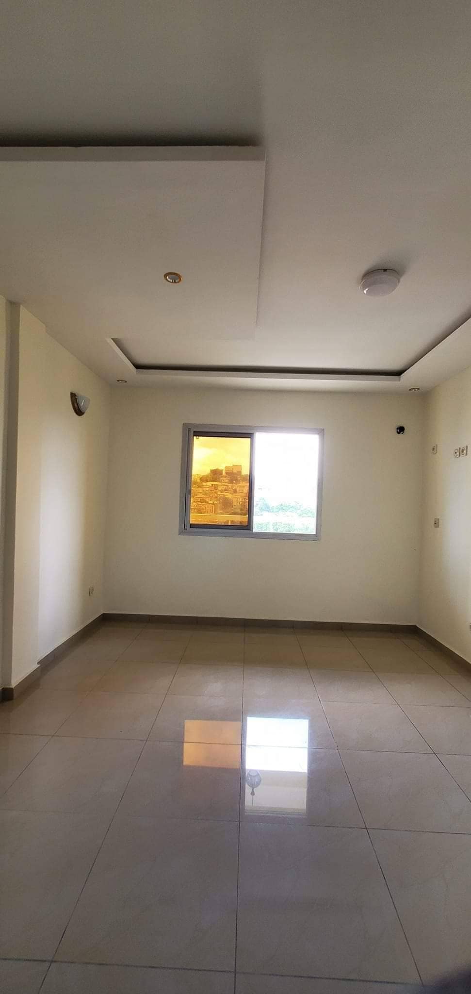 Appartement à louer - Yaoundé, Essos, titi garage - 1 salon(s), 2 chambre(s), 2 salle(s) de bains - 250 000 FCFA / mois