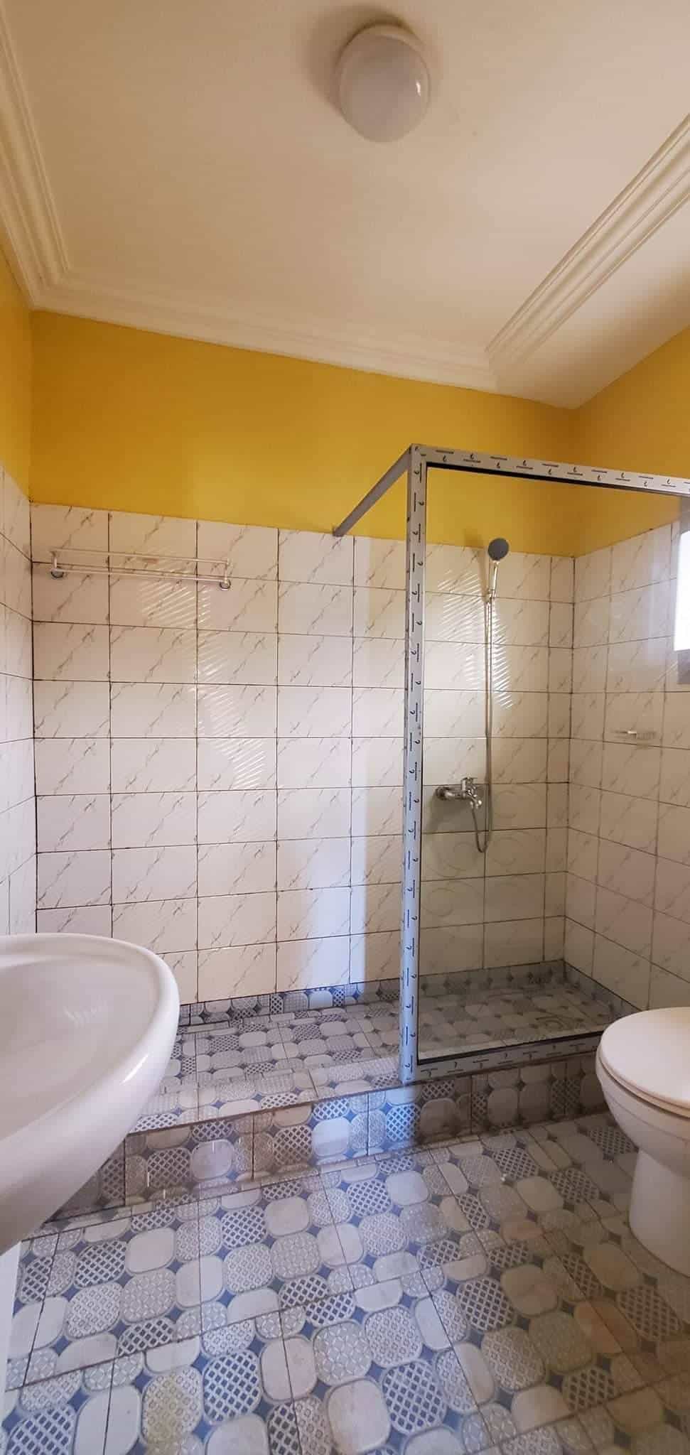 Appartement à louer - Yaoundé, Essos, titi garage - 1 salon(s), 2 chambre(s), 2 salle(s) de bains - 250 000 FCFA / mois