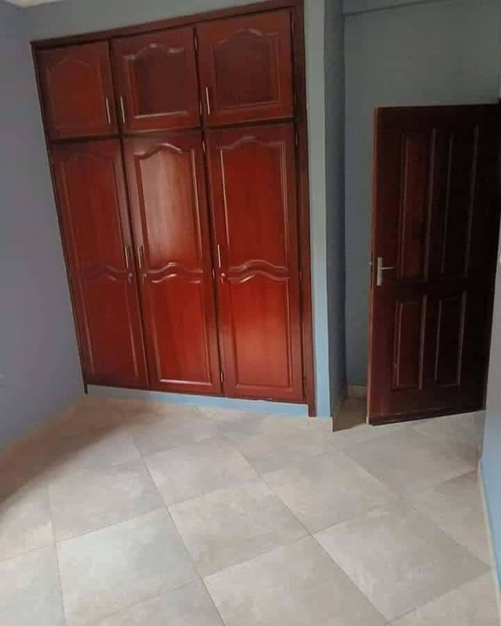 Appartement à louer - Yaoundé, Essos, titi garage - 1 salon(s), 2 chambre(s), 3 salle(s) de bains - 275 000 FCFA / mois