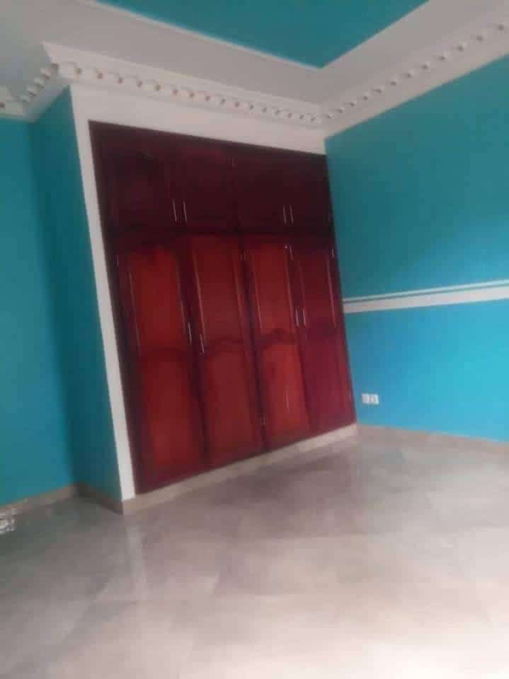 Appartement à louer - Yaoundé, Essos, titi garage - 1 salon(s), 2 chambre(s), 3 salle(s) de bains - 275 000 FCFA / mois
