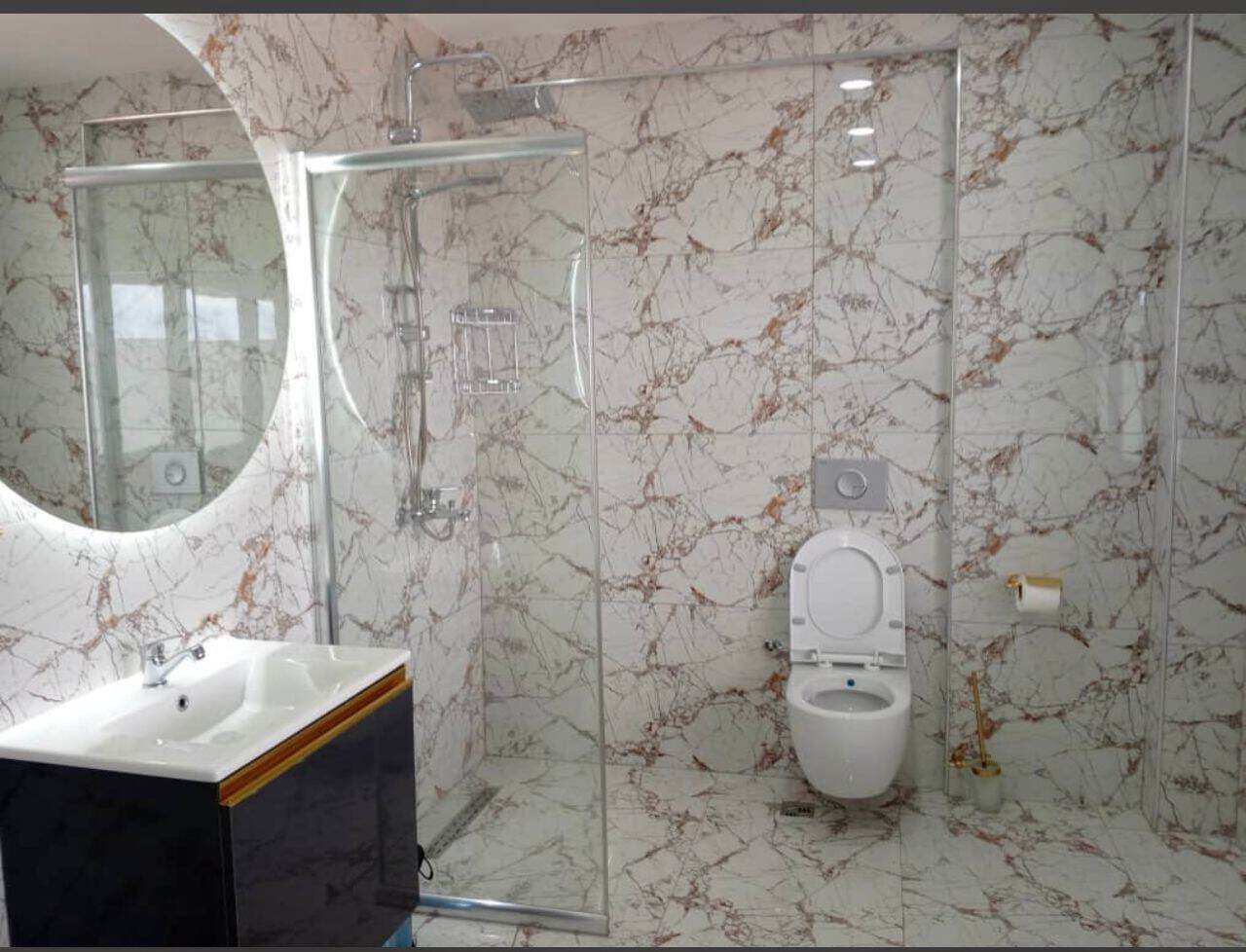 Appartement à louer - Yaoundé, Bastos, Bastos centre PRIX A la NUITÉE.   4 chambres - 1 salon(s), 4 chambre(s), 4 salle(s) de bains - 400 000 FCFA / mois