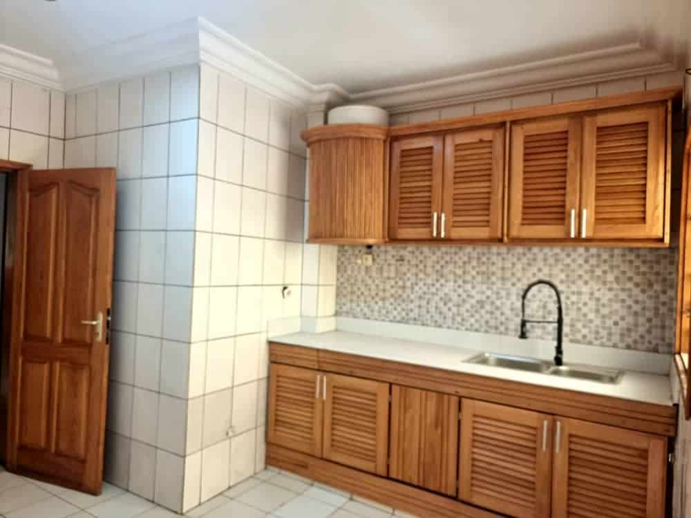 Apartment to rent - Yaoundé, Bastos, Quartier Golf - 1 living room(s), 3 bedroom(s), 3 bathroom(s) - 750 000 FCFA / month