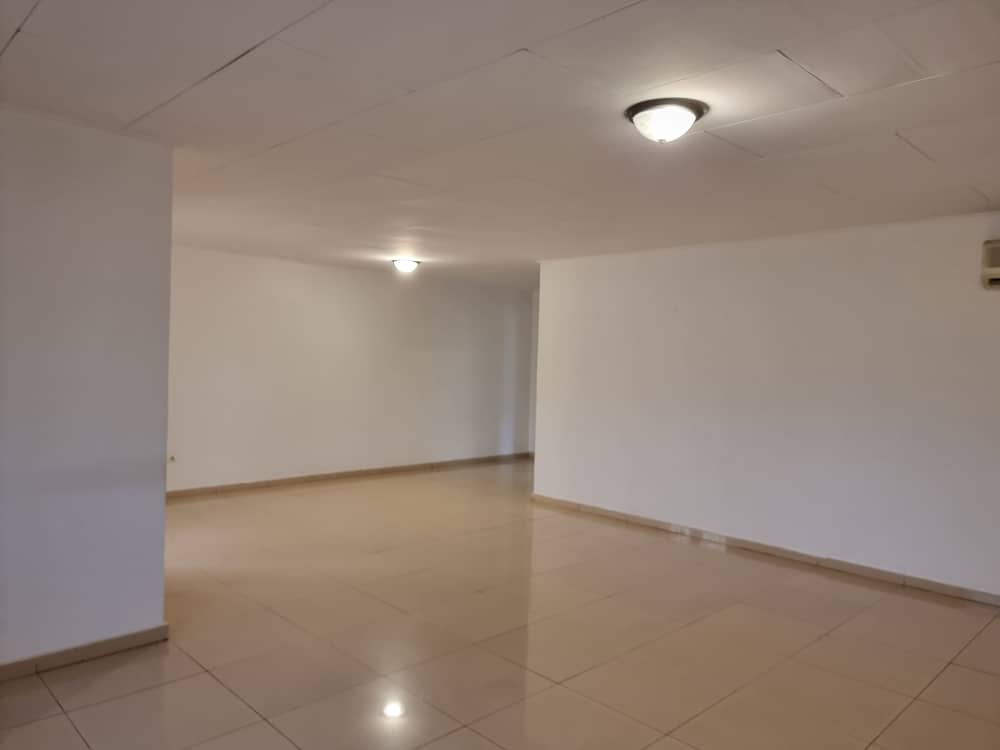 Apartment to rent - Yaoundé, Bastos, Quartier Golf - 1 living room(s), 3 bedroom(s), 3 bathroom(s) - 850 000 FCFA / month