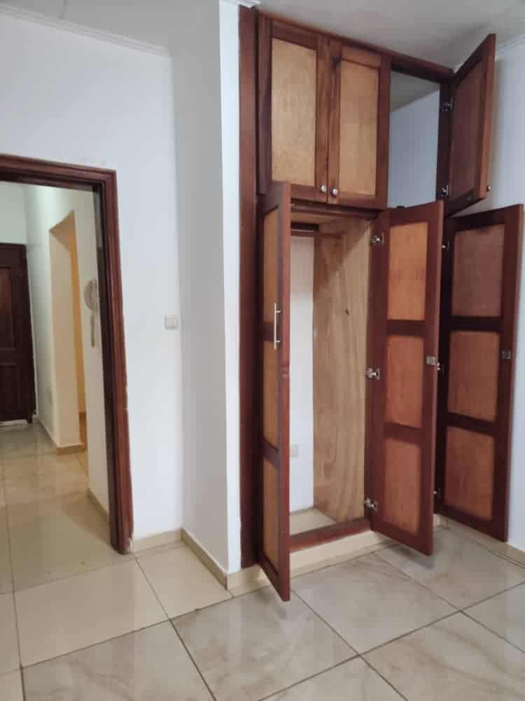 Apartment to rent - Yaoundé, Bastos, Quartier Golf - 1 living room(s), 3 bedroom(s), 3 bathroom(s) - 850 000 FCFA / month