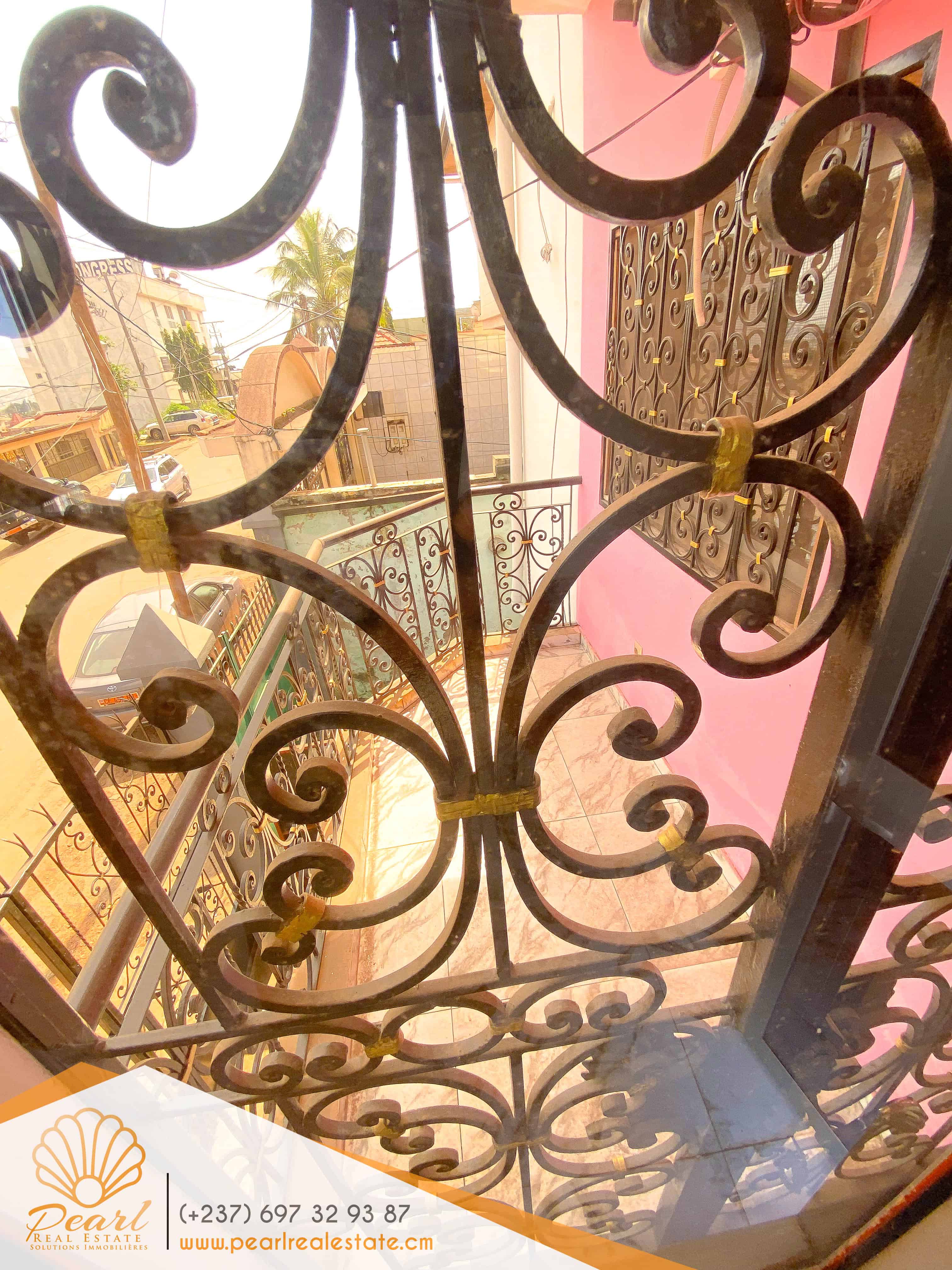 Appartement à louer - Yaoundé, Bastos, Golf ancienne foire - 1 salon(s), 2 chambre(s), 2 salle(s) de bains - 300 000 FCFA / mois