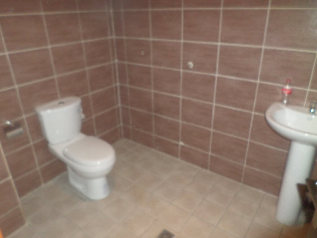 Appartement à louer - Yaoundé, Bastos, Dragage - 1 salon(s), 3 chambre(s), 3 salle(s) de bains - 900 000 FCFA / mois