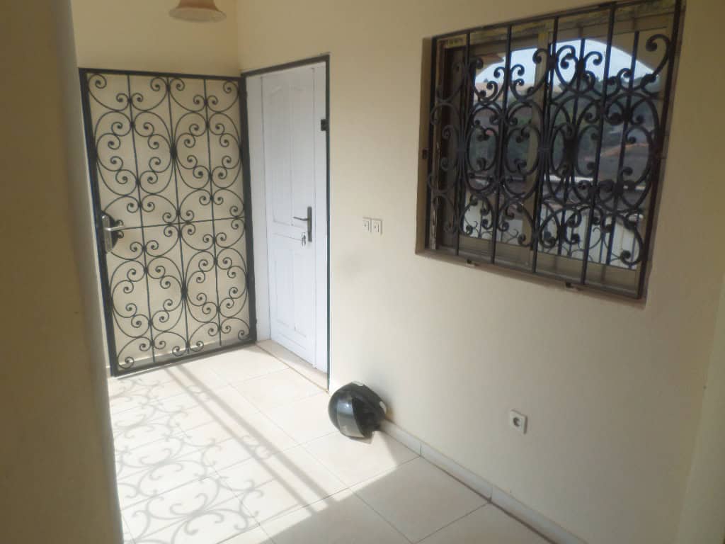 Apartment to rent - Yaoundé, Bastos, Bastos - 1 living room(s), 1 bedroom(s), 1 bathroom(s) - 2 500 000 FCFA / month