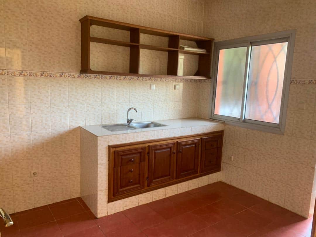 Apartment to rent - Yaoundé, Bastos, Bastos - 1 living room(s), 3 bedroom(s), 2 bathroom(s) - 400 000 FCFA / month