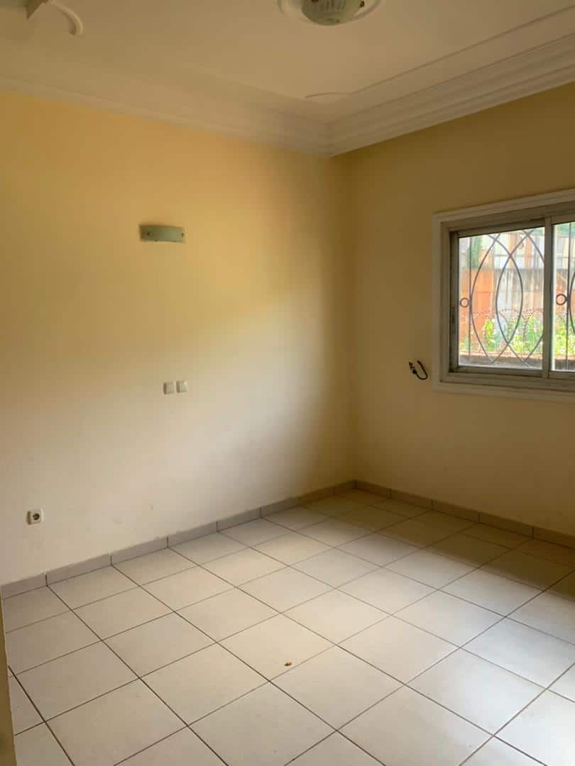 Apartment to rent - Yaoundé, Bastos, Bastos - 1 living room(s), 3 bedroom(s), 2 bathroom(s) - 400 000 FCFA / month