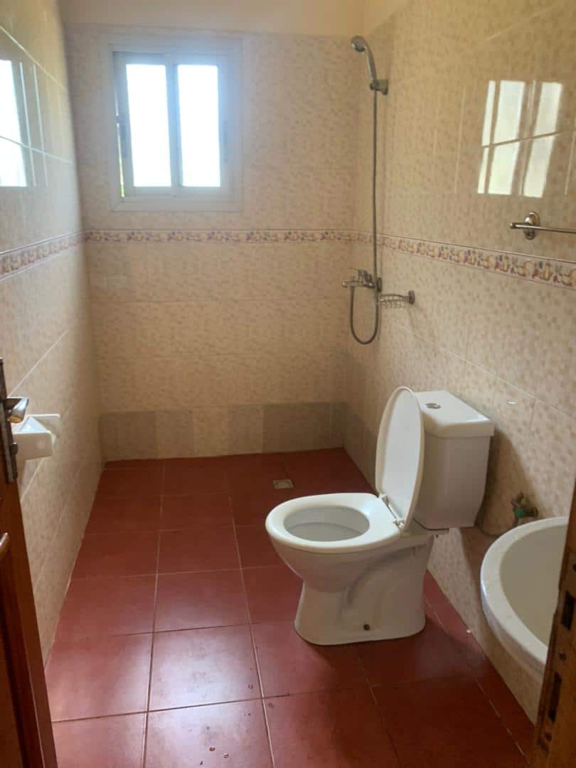 Apartment to rent - Yaoundé, Bastos, Bastos - 1 living room(s), 3 bedroom(s), 2 bathroom(s) - 400 000 FCFA / month