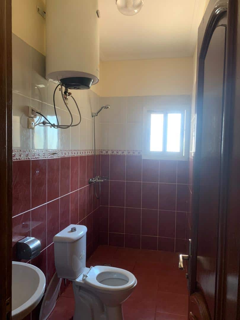 Apartment to rent - Yaoundé, Bastos, Bastos - 1 living room(s), 3 bedroom(s), 2 bathroom(s) - 400 000 FCFA / month