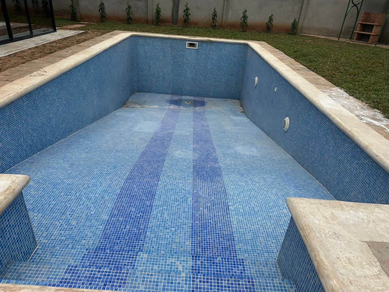 House (Duplex) to rent - Yaoundé, Bastos, Bastos - 1 living room(s), 4 bedroom(s), 4 bathroom(s) - 3 000 000 FCFA / month