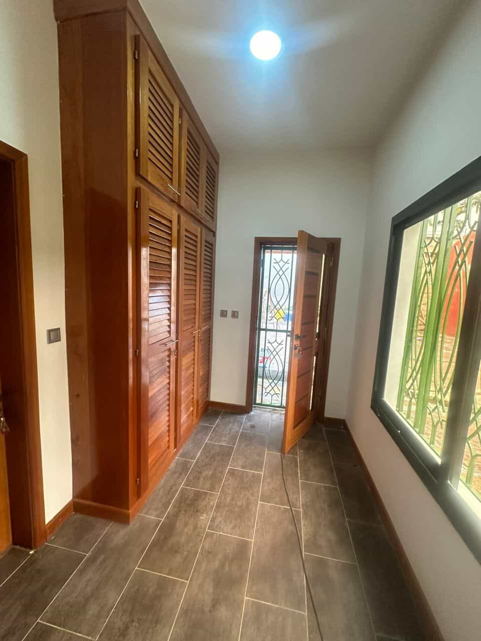 House (Duplex) to rent - Yaoundé, Bastos, Bastos - 1 living room(s), 4 bedroom(s), 4 bathroom(s) - 3 000 000 FCFA / month