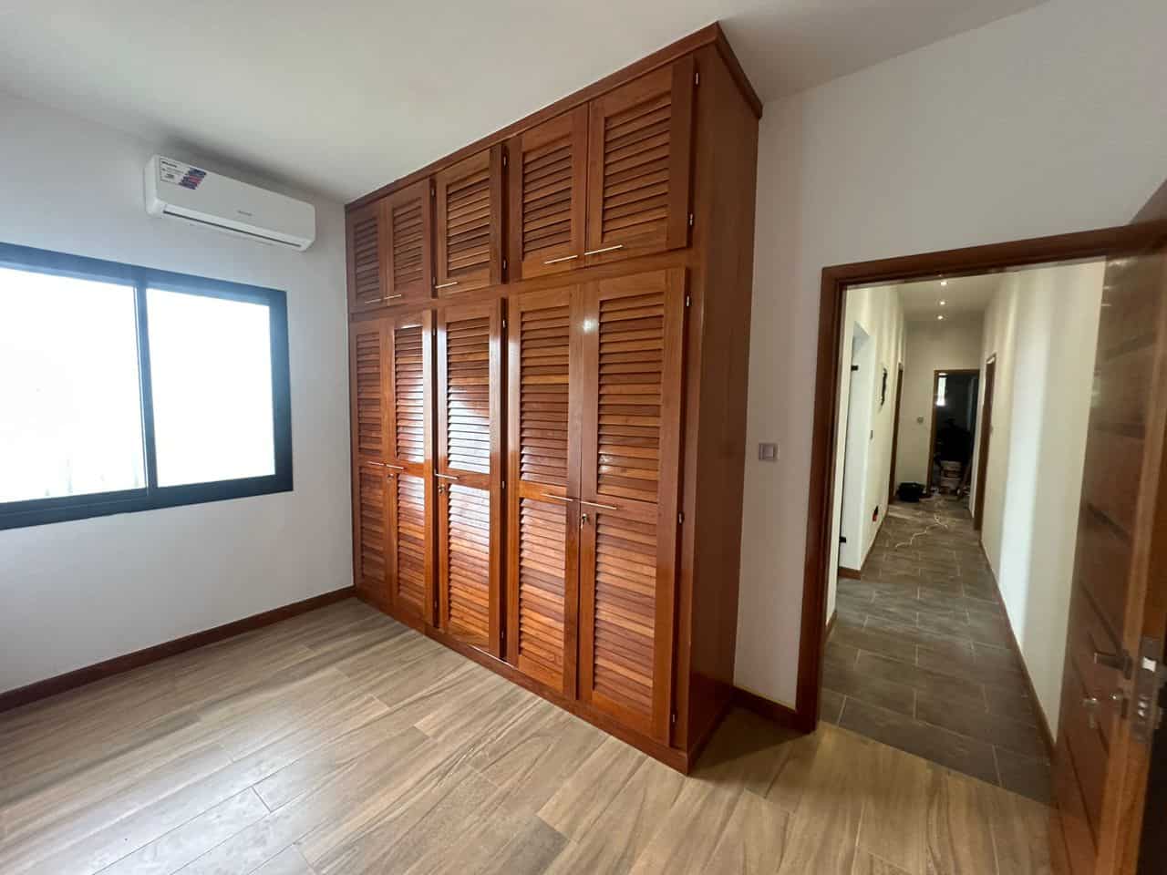House (Duplex) to rent - Yaoundé, Bastos, Bastos - 1 living room(s), 4 bedroom(s), 4 bathroom(s) - 3 000 000 FCFA / month
