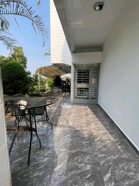 House (Duplex) to rent - Yaoundé, Mfandena, Omnisport - 2 living room(s), 5 bedroom(s), 5 bathroom(s) - 1 500 000 FCFA / month