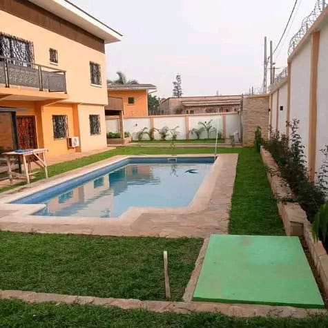 House (Duplex) to rent - Yaoundé, Bastos, Bastos - 2 living room(s), 5 bedroom(s), 6 bathroom(s) - 2 500 000 FCFA / month