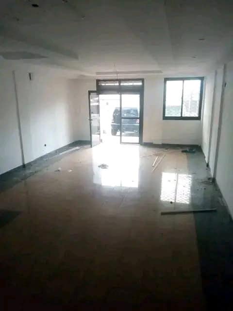 Shop to rent at Yaoundé, Quartier Fouda, Fouda -  m2 - 300 000 FCFA