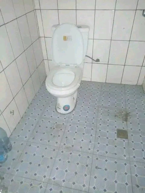 Shop to rent at Yaoundé, Quartier Fouda, Fouda -  m2 - 300 000 FCFA