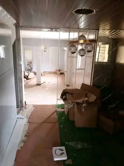 Shop to rent at Yaoundé, Mfandena, Omnisport -  m2 - 150 000 FCFA