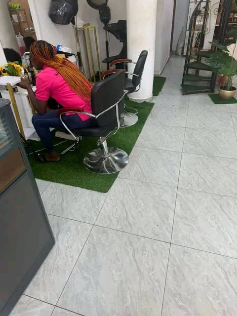 Shop to rent at Yaoundé, Centre commercial, Centre ville - 100 m2 - 500 000 FCFA