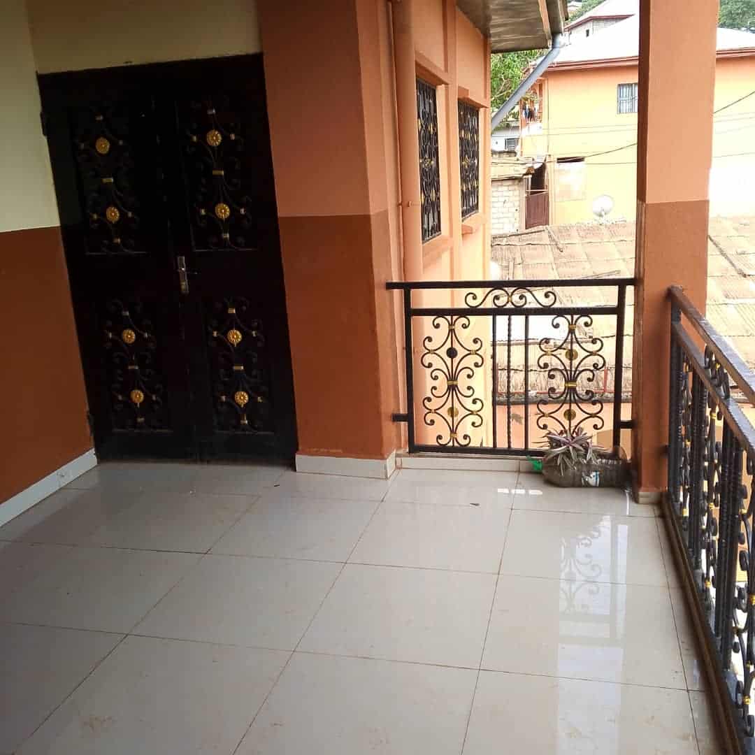 Appartement à louer - Yaoundé, Bastos, Bastos ( golf melimgui ) - 1 salon(s), 2 chambre(s), 2 salle(s) de bains - 250 000 FCFA / mois