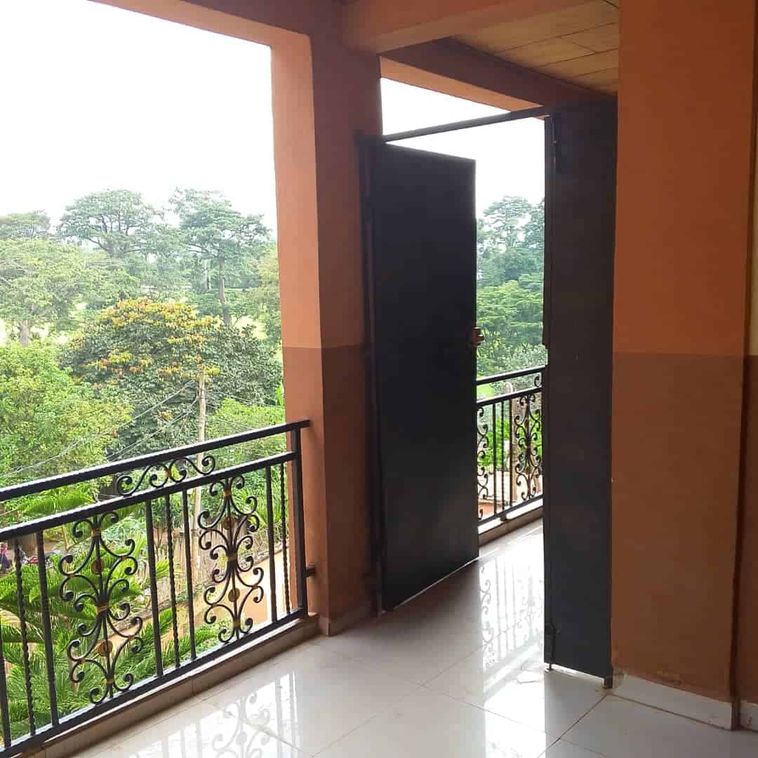 Appartement à louer - Yaoundé, Bastos, Bastos ( golf melimgui ) - 1 salon(s), 2 chambre(s), 2 salle(s) de bains - 250 000 FCFA / mois