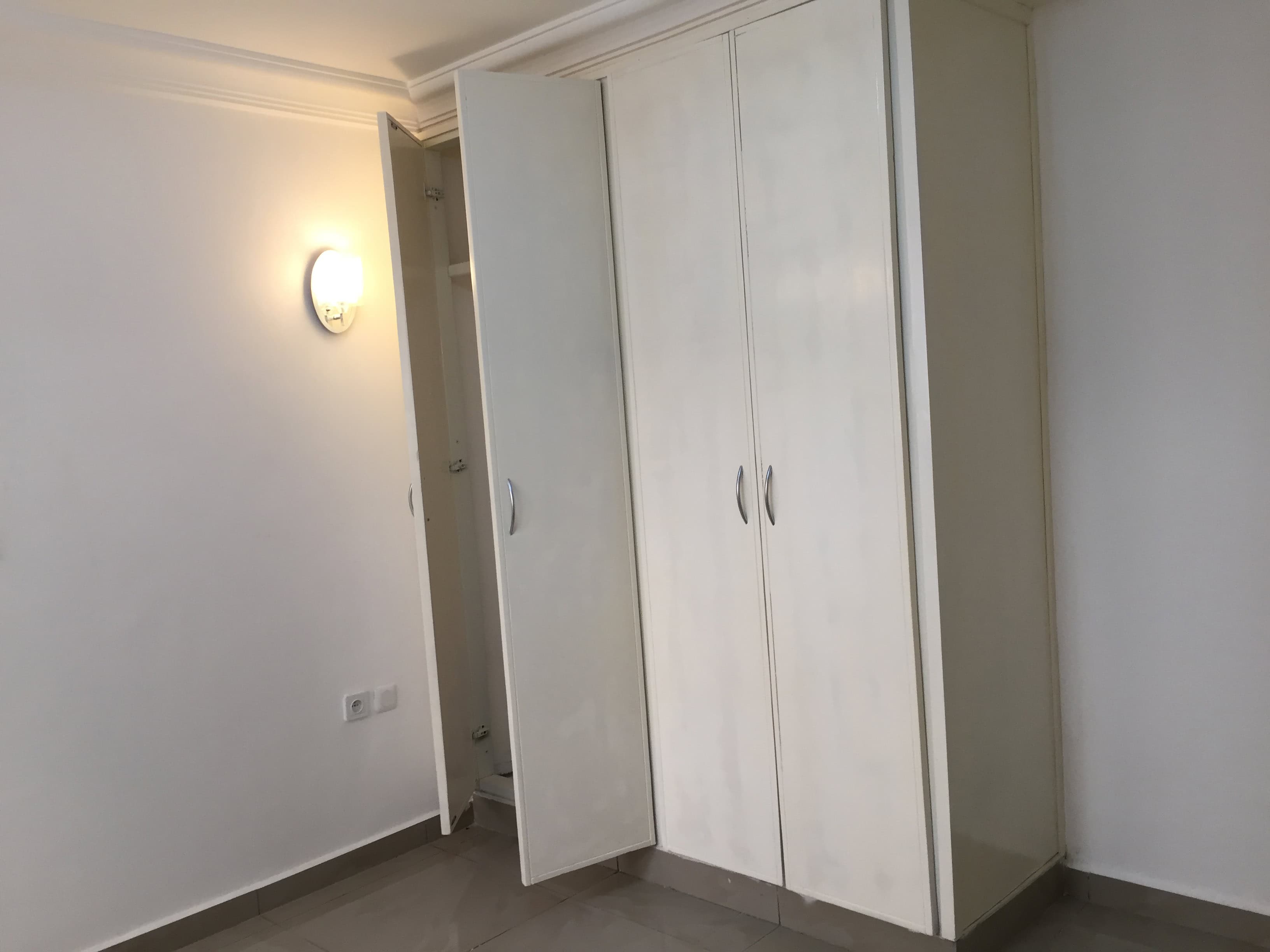 Apartment to rent - Yaoundé, Bastos, Bastos GOLF - 1 living room(s), 1 bedroom(s), 2 bathroom(s) - 500 000 FCFA / month