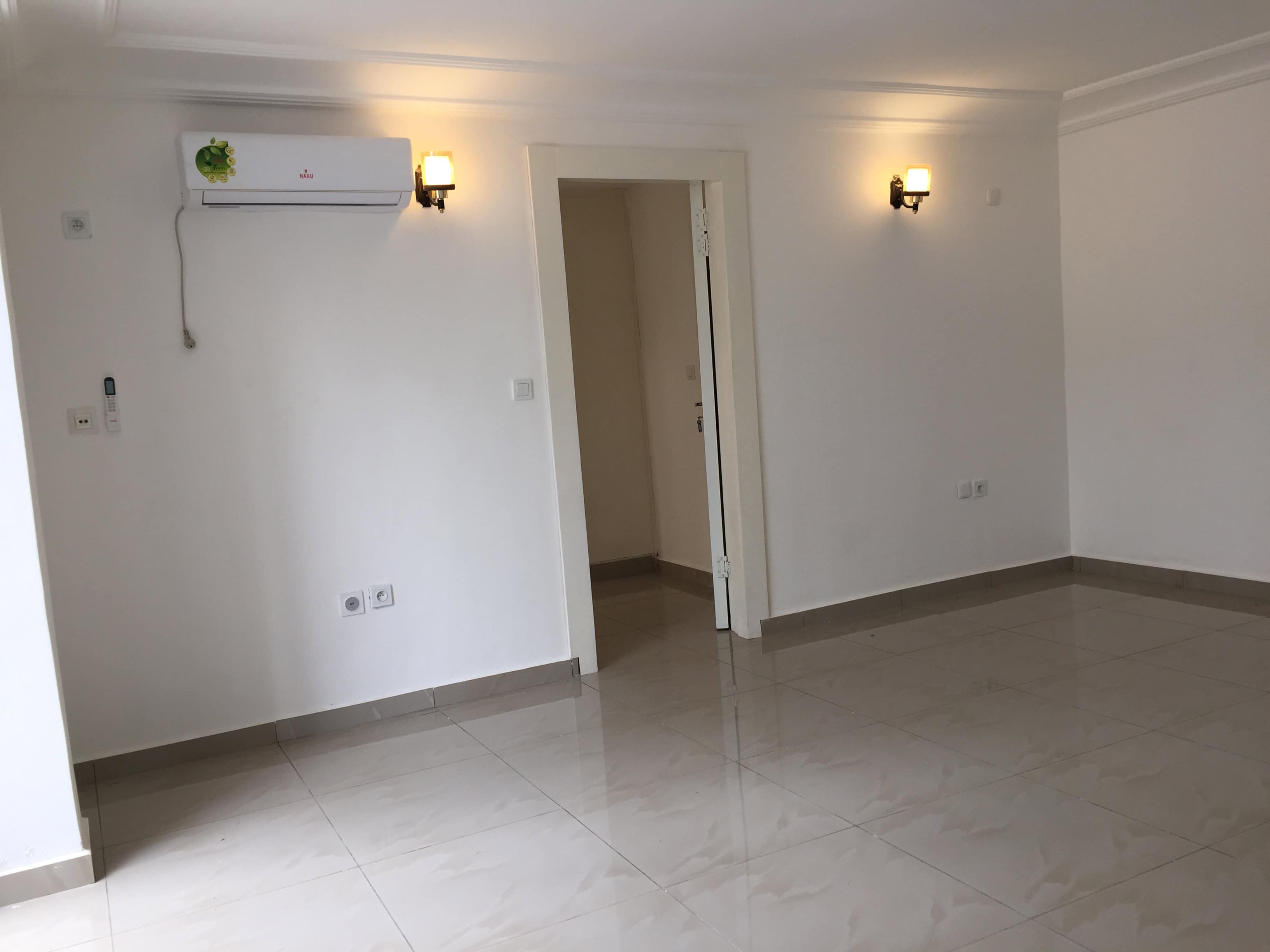 Apartment to rent - Yaoundé, Bastos, Bastos GOLF - 1 living room(s), 1 bedroom(s), 2 bathroom(s) - 500 000 FCFA / month