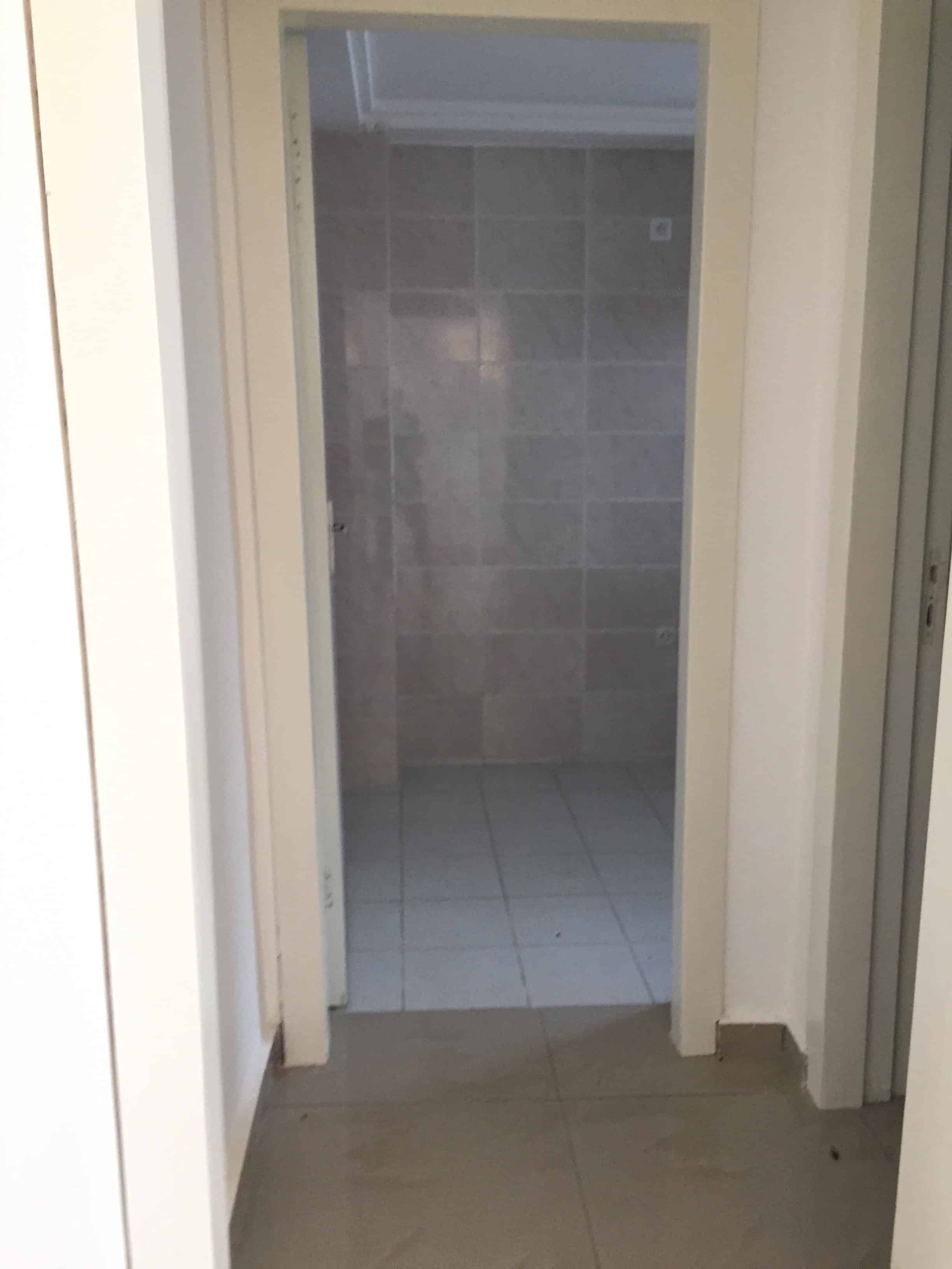 Apartment to rent - Yaoundé, Bastos, Bastos GOLF - 1 living room(s), 1 bedroom(s), 2 bathroom(s) - 500 000 FCFA / month